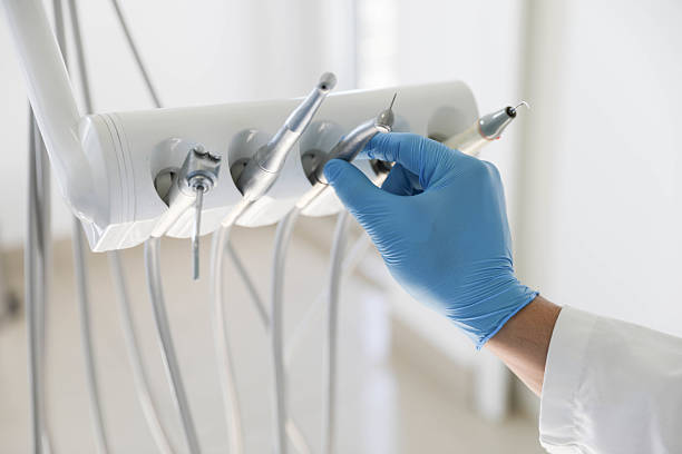 Professional Tooth Extraction technician working in Farmington, MI